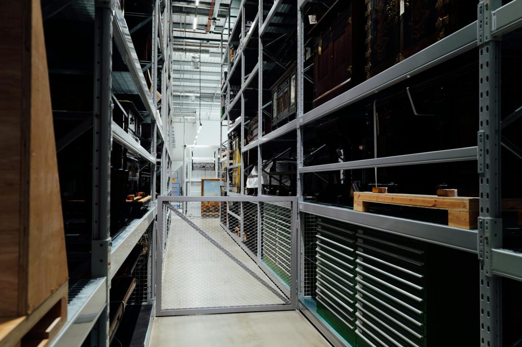 Sistem gudang terintegrasi untuk manufaktur yang memaksimalkan alur bahan baku, penyimpanan, dan distribusi secara efisien