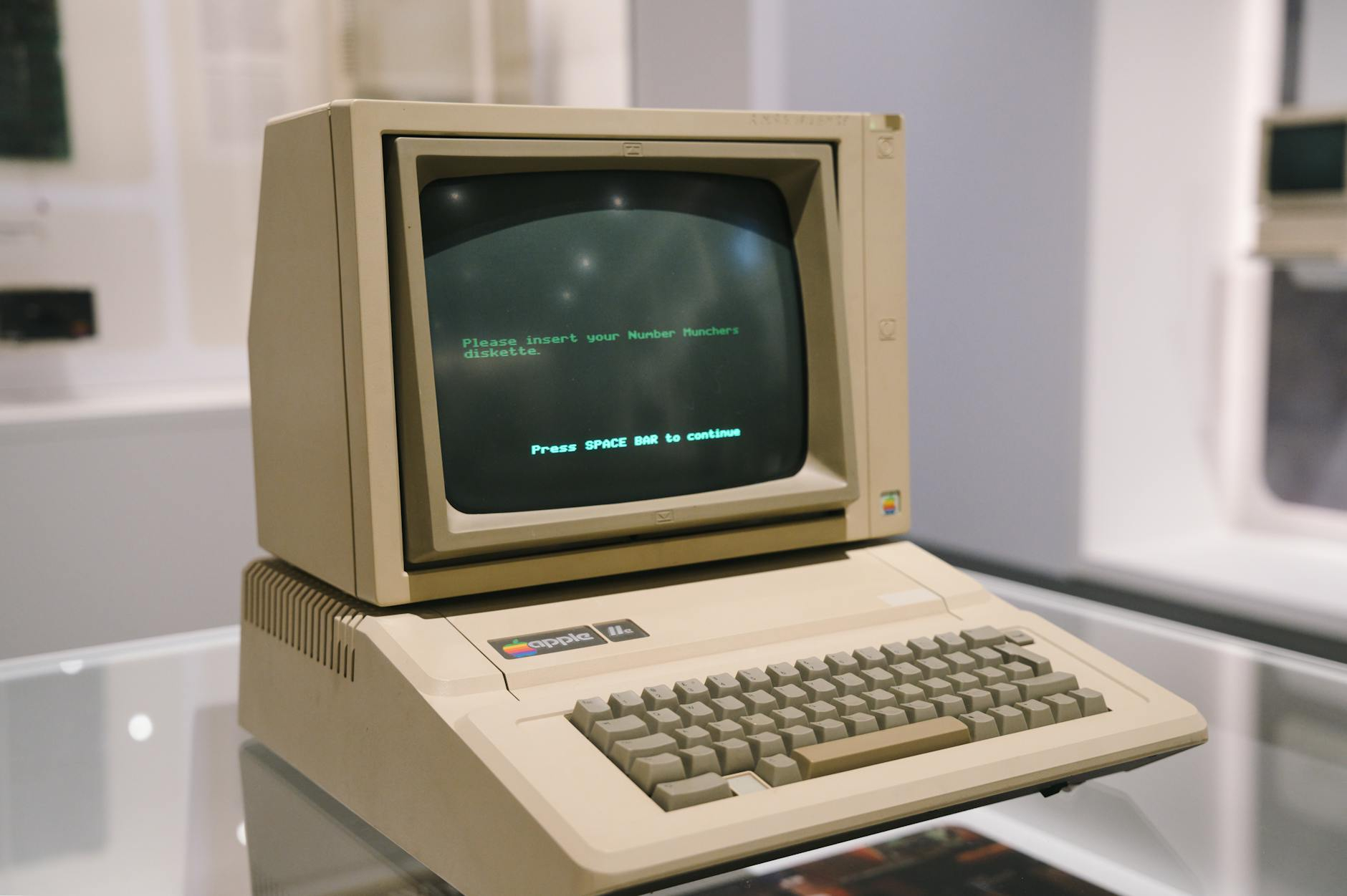 Tampilan antarmuka aplikasi Gudang Serang oleh ANVAYA TECH menampilkan dashboard inventaris real-time